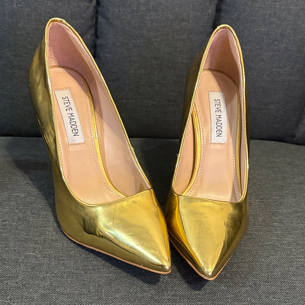 Steve Madden Metallic Gold Pointed Heels